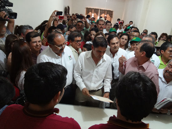 Registra Antonio Nerio Maltos su candidatura a la diputación por el distrito XIII.