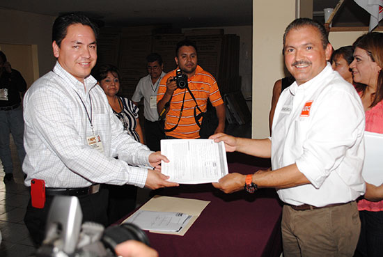 Se registra Sergio Garza como candidato a diputado por UDC