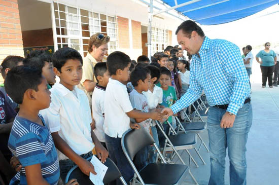 Combaten pediculosis en Escuela Ramírez Castañeda, colonia Campanario 