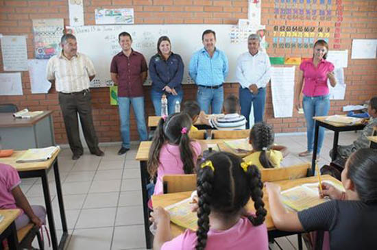 Combaten pediculosis en Escuela Ramírez Castañeda, colonia Campanario 