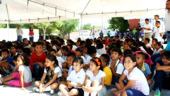 Continúa administración municipal campaña contra “el dengue” en escuela “Niños Héroes” 