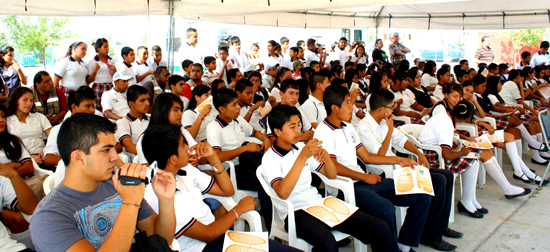 Continúa campaña preventiva contra “el dengue” en escuela “Francisco I Madero” 