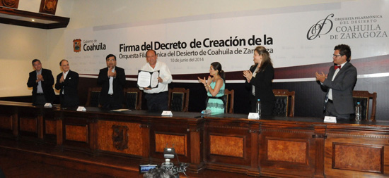 Firma gobernador decreto para la creación de la Orquesta Filarmónica del Desierto Coahuila de Zaragoza 