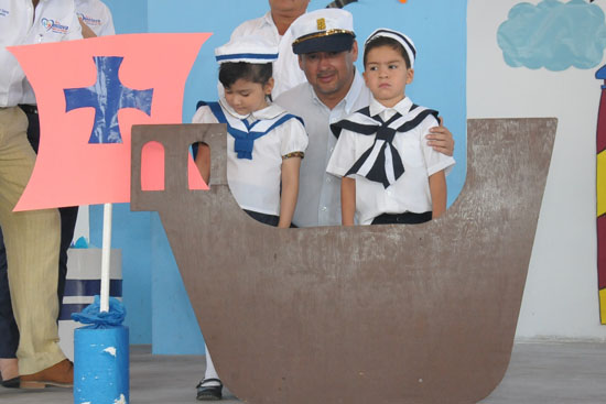 Hacen un viaje en barco por la prosperidad alumnos del Jardín de Niños María Escobedo 