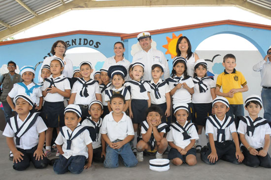 Hacen un viaje en barco por la prosperidad alumnos del Jardín de Niños María Escobedo 