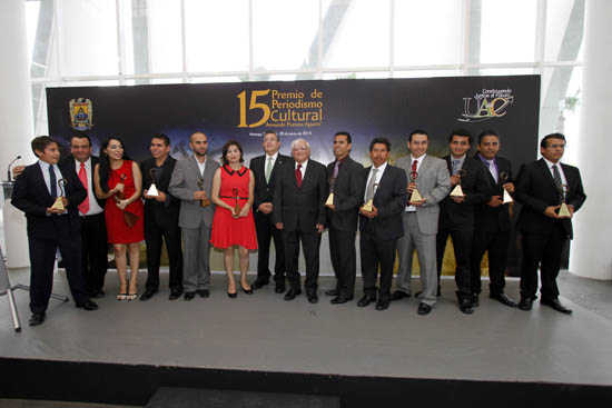 Reconoce UA de C a ganadores del Premio de Periodismo Cultural "Armando Fuentes Aguirre" 