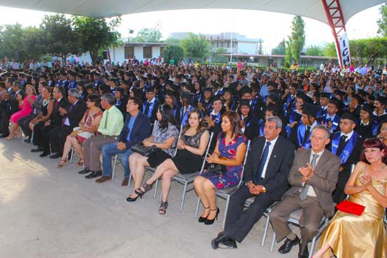 Se gradúan 126 alumnos del ICH de la UA de C 