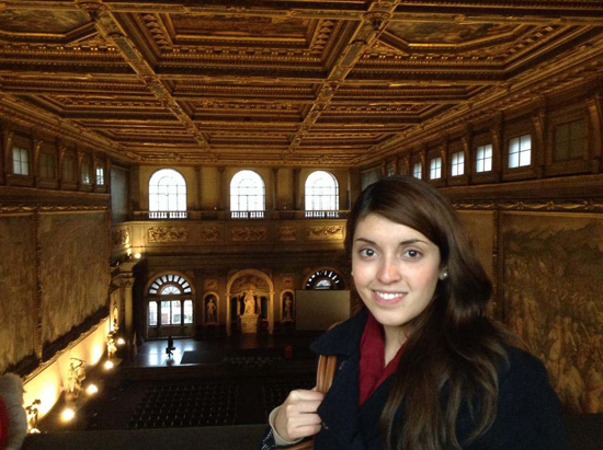Dulce Guadalupe Medellín alumna de la Licenciatura en Historia en Florencia Italia 