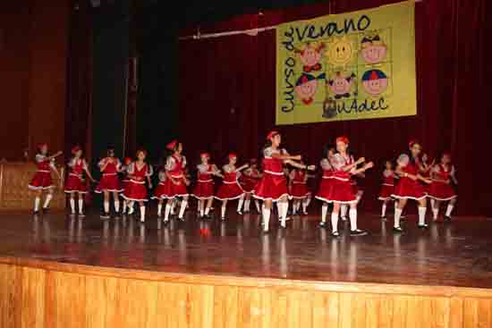 Presentan Taller de Baile niñas y niños del Curso de Verano UA de C 2014 