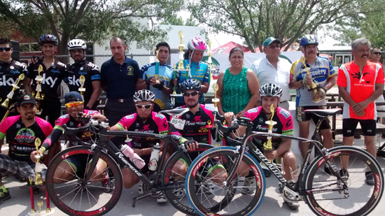 Promueve Salvador Lozano el deporte con carrera de ciclismo  