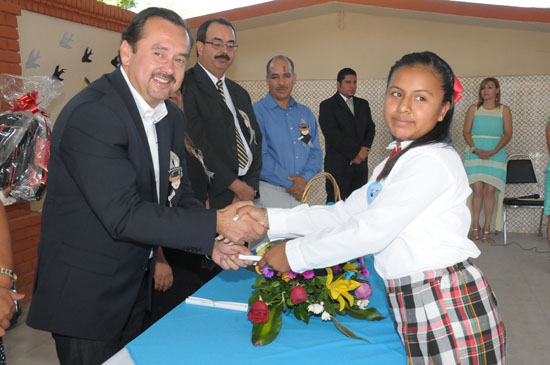 Transforman primaria Benito Juárez, muestra otra “cara” para la graduación 