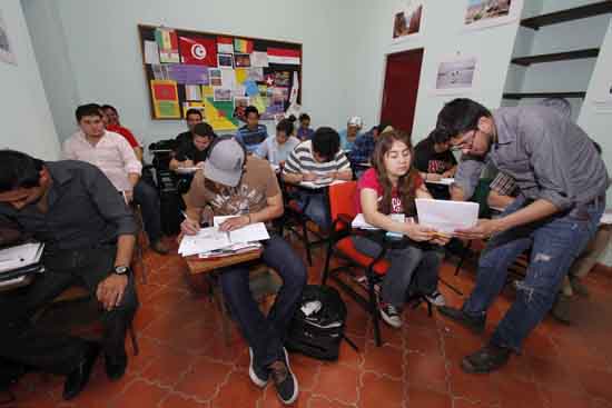 Alumnos de la Escuela Superior de Ingeniería "Adolfo López Mateos" se preparan en el idioma francés para concursar por una beca en el extranjero 