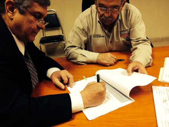 Asiste alcalde a firma de convenio de agua potable y revisión de proyecto de drenaje en CEAS 