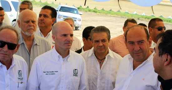 EL ALCALDE LENIN PÉREZ, EL GOBERNADOR Y DIRECTOR DEL IMSS HACEN OFICIAL CONSTRUCCIÓN DE HOSPITAL DE ZONA.