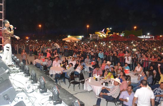 Gran éxito presentación de La Trakalosa en Astro Feria Rosita 2014 