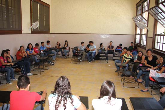 Imparten cursos de inducción a alumnos de nuevo ingreso de preparatorias de la UA de C 