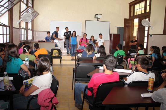 Imparten cursos de inducción a alumnos de nuevo ingreso de preparatorias de la UA de C 