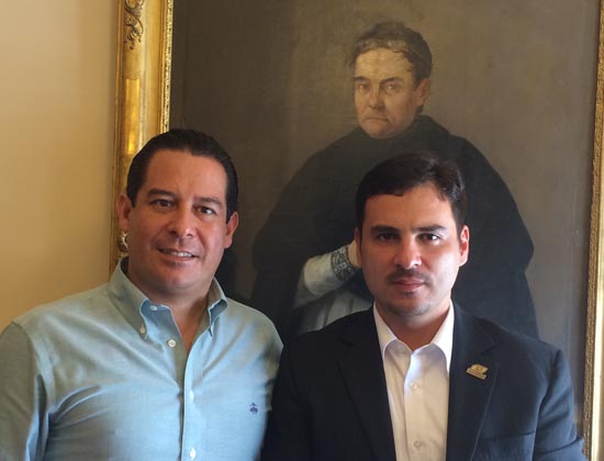 Recibe Ricardo Aguirre visita del delegado Rafael Ahumada 