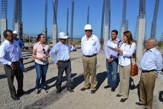 Acompaña el alcalde Cesar Gutiérrez al Gobernador de Coahuila a supervisar construcción de la Universidad Tecnológica de la Región Carbonífera (UTRC) 