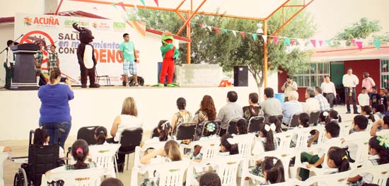 Continúa acciones preventivas contra “el dengue” en escuela primaria “Emiliano Zapata” 