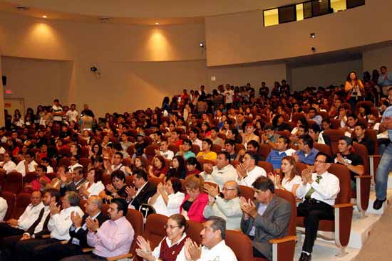 Da Bienvenida Rector a Estudiantes de Nuevo Ingreso de la Unidad Torreón 