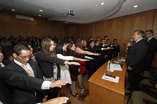 El rector Blas José Flores Dávila inaugura el “Aula Modelo” en la Facultad de Jurisprudencia 