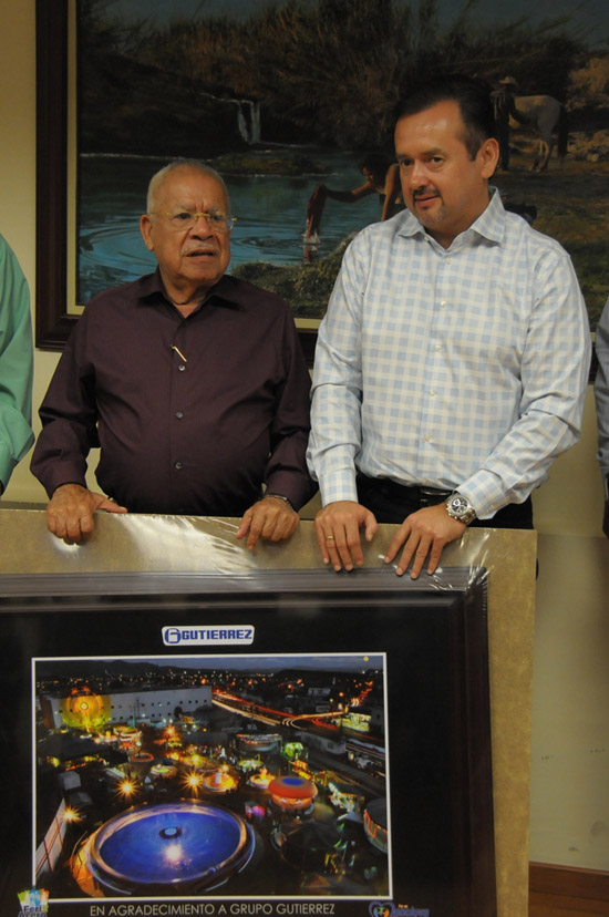 Entrega Alcalde reconocimiento a Don Antonio Gutiérrez por su patrocinio de Feriacero 2014 
