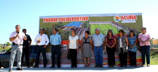 Inicia el alcalde Evaristo Lenin Pérez construcción de parque “Poli-Deportivo” en Acuña 