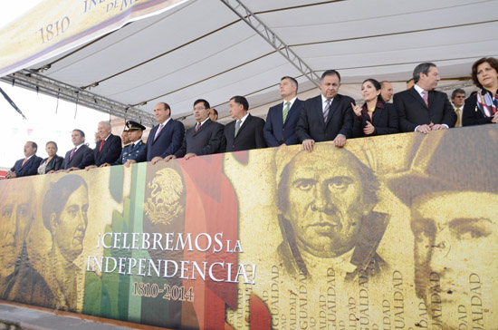 PRESIDE GOBERNADOR DESFILE DEL 204 ANIVERSARIO DE LA INDEPENDENCIA NACIONAL
