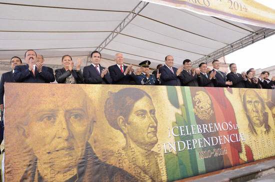 PRESIDE GOBERNADOR DESFILE DEL 204 ANIVERSARIO DE LA INDEPENDENCIA NACIONAL