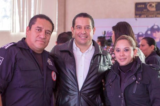 Celebra Ricardo Aguirre a los policías en su día 