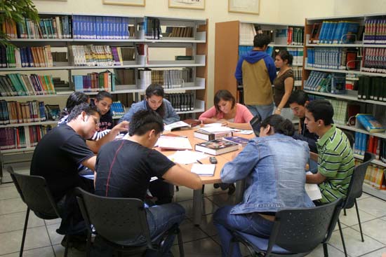 Construye tu Futuro con la licenciatura en Letras Españolas de la UA de C 