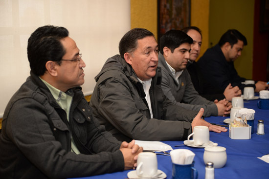Convive Isidro con periodistas en Saltillo 