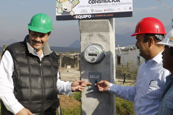 Entregan electrificación a comunidades rurales de Ramos Arizpe 