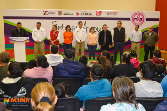 Entregan presidenta DIF Acuña y DIF Coahuila apoyos a personas con discapacidad 