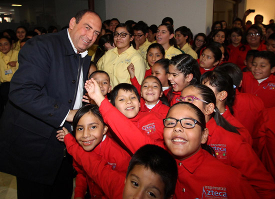 Mantiene gobernador su compromiso con la niñez y juventud de Coahuila 