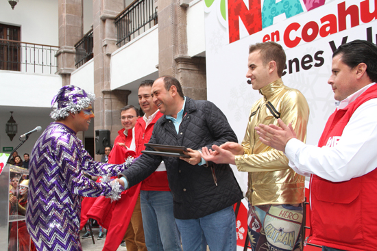 Reconoce gobernador a jóvenes voluntarios de “Mi Navidad en Coahuila 2014” 