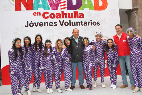 Reconoce gobernador a jóvenes voluntarios de “Mi Navidad en Coahuila 2014” 
