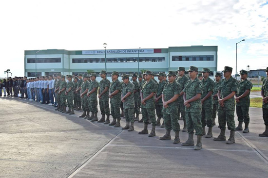 Acude Alcalde de Monclova a  “Paseo Dominical” en el 105 Batallón de Infantería 