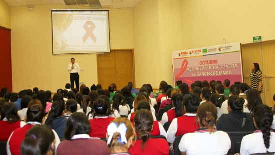Auspicia DIF conferencia sobre cáncer de mama a estudiantes 