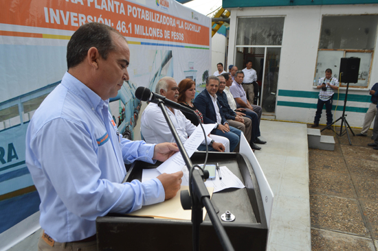 Coloca Lenin Pérez primera piedra de nueva planta potabilizadora en Acuña 