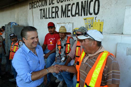 Convive alcalde Lenin Pérez con trabajadores de Obras Públicas  e Imagen Urbana 