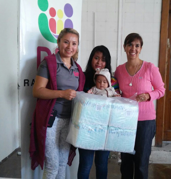 Entrega DIF Ramos Arizpe pañales a madres adolescentes 