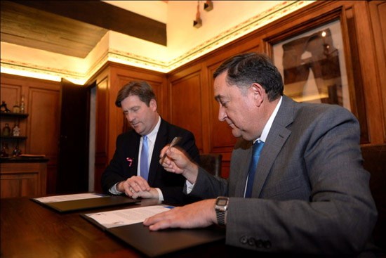 Firma Isidro con Phoenix, Arizona, carta para relación bilateral 
