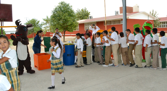 Implementa Ecología Municipal campaña de reciclaje en escuelas de Acuña 