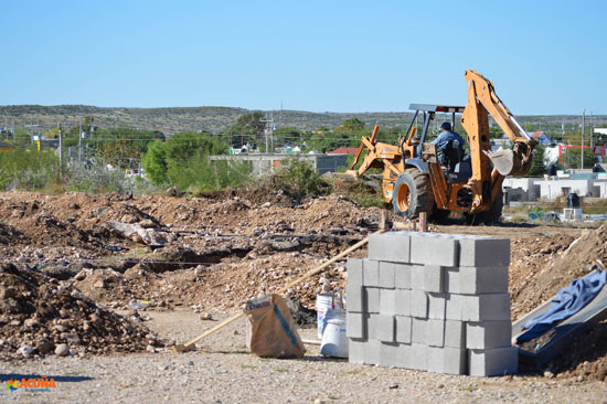 Inicia Lenin Pérez construcción del séptimo centro comunitario en Acuña 