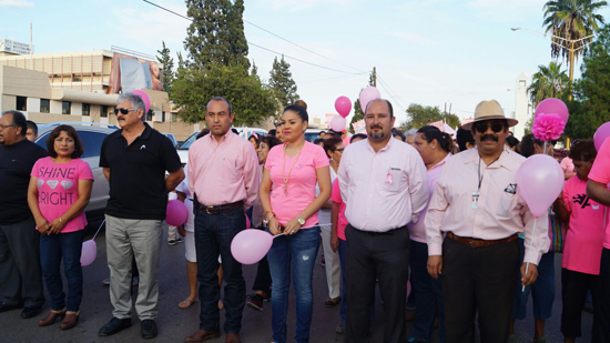 Se unen y marchan contra el cáncer de mama 