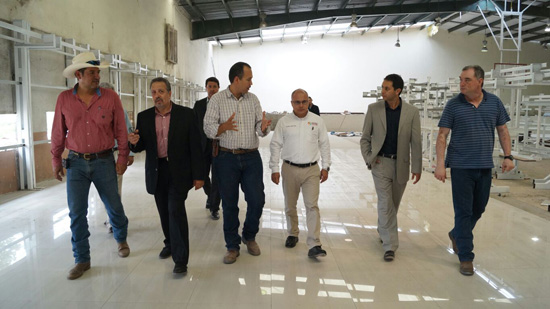 Visita Ricardo Torres Nava gimnasio municipal en Nueva Rosita 