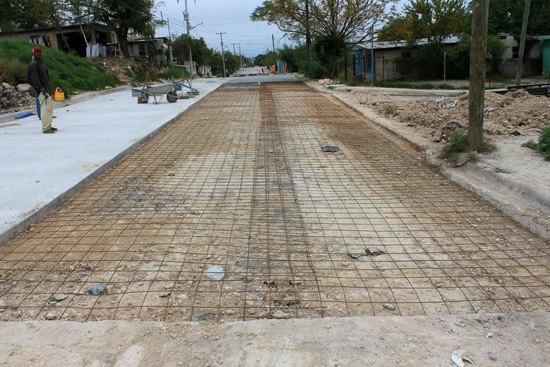 Con inversión de 20 millones continúa programa de pavimentación en Acuña 