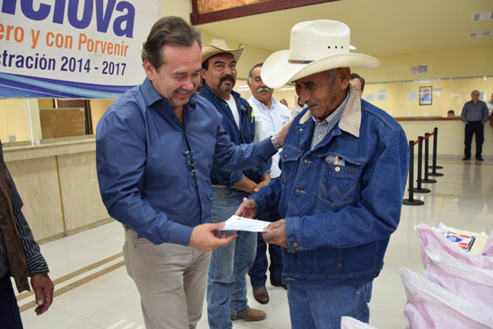 Entregan subsidio de Semilla de Avena a ejidatarios de Monclova 
